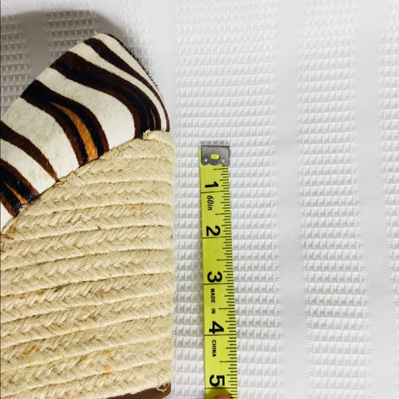 NWT Vince Camuto Zebra Totsi Wedge Espadrille Pump Sz 9.5 Corpcore Mobwife - Picture 6 of 11